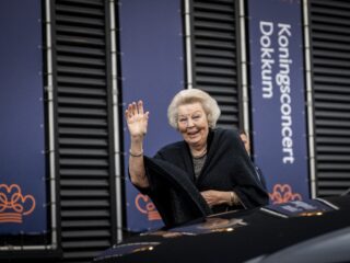 'Het koningshuis laat ons geloven in iets wat onvoorstelbaar is'