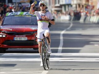 Pogačar wint Luik-Bastenaken-Luik voor derde keer op rij: 'Hij blijft maar gaan'