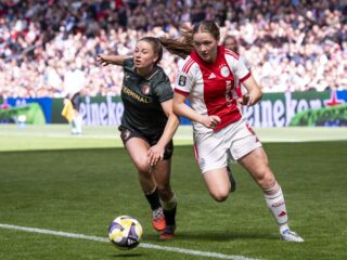 Bijna helft van professionele voetbalsters overweegt voortijdig te stoppen wegens financiële druk: 'Factor van betekenis'