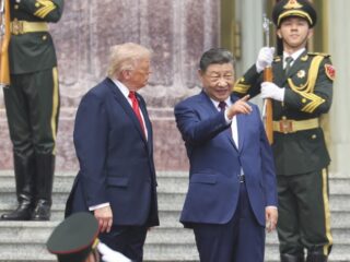 Amerika staat zwakker tegenover China: 'Vrees in de VS dat Trump zich laat inpalmen'