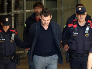 Zoon oprichter modeketen Mango verdacht van dood vader die van klif viel