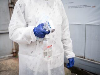 Podcast De Dag: als je middenin een ebola-brandhaard zit