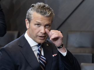 EU-correspondent Alexander Bakker ziet druk op NAVO oplopen door Hegseth-plan: 'VS houden Europese inzet tegen het licht'
