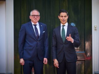 Vlaamse minister-president ziet grote kansen in nauwe samenwerking tussen Nederland en Vlaanderen: 'Een win-win'