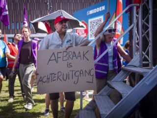 Wat hoopt FNV te bereiken met manifestaties tegen kabinetsplannen rondom sociale zekerheid?
