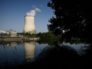 Het kabinet wil vier nieuwe kerncentrales bouwen: wat houden de plannen in en hoe haalbaar zijn ze?