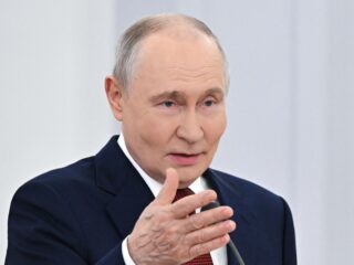 Rusland bouwt legerkampen en spoorlijn langs Finse grens: 'Dit is géén grote misleidingsshow'