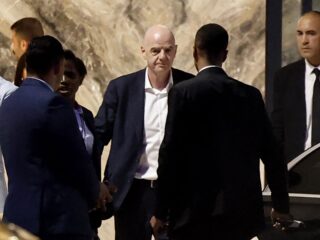 Podcast De Dag: hoe FIFA-baas Infantino vecht voor z'n toekomst