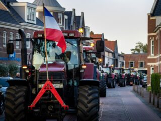 Protest in Den Bosch om intrekken vergunningen kippenboeren