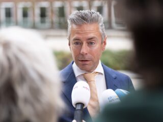 Volgens SGP-leider Stoffer is de begrotingsdeal nog lang niet rond: 'Heb de indruk dat we pas net begonnen zijn'