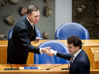 Minister Heinen verwacht vandaag geen bloemen, maar blijft optimistisch