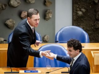 Minister Heinen verwacht vandaag geen bloemen, maar blijft optimistisch