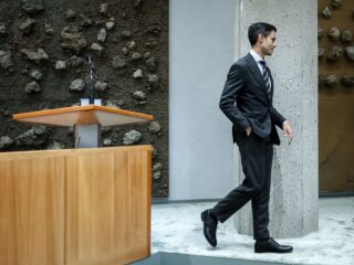 Podcast De Dag: Jetten kiest geen kant, maar koopt tijd