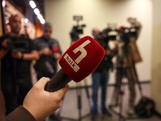 Eén van de laatste Turks oppositiezenders op zwart