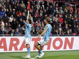 Feyenoord pakt punt in topper tegen PSV, dankzij goal van Hadj Moussa: ‘Je laat hem even los en hij is meteen gevaarlijk’
