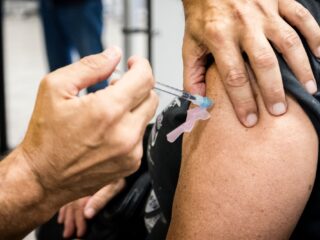 Waarom is het belangrijk om weer een coronavaccinatie te halen?