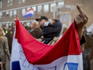 Raadsleden onder druk gezet bij besluitvorming over AZC's: 'Raakt niet alleen hen, maar ook de lokale democratie'