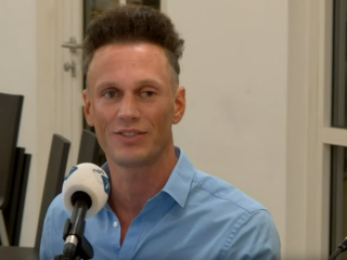 Aron verloor op zijn dertiende een oog door vuurwerk: 'Ik ben nog altijd bang'