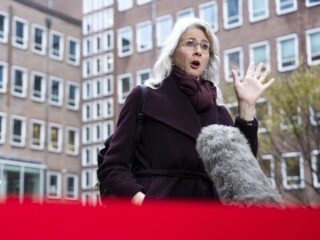 Keijzer houdt vast aan omstreden X-bericht over NOS: 'Met een knipoog bedoeld'