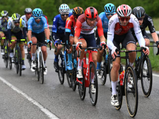 Amerikaan McNulty wint vijftiende etappe Giro d'Italia: 'Mooiste overwinning in zijn carrière'