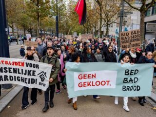 Ongedocumenteerden in Rotterdam stappen naar de rechter na beëindigen bed-bad-broodregeling