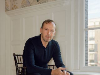 Schrijver Oscar van den Bogaard over 'zijn vader' prins Bernhard: 'Hij was volstrekt ongrijpbaar'