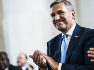 Burgemeester Buma schrikt zich kapot van drugsgebruik in Leeuwarden