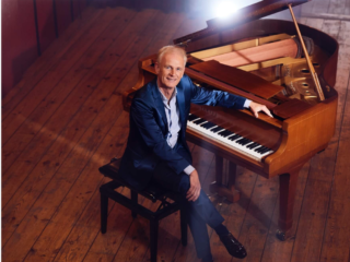 Pianist Cor Bakker: 'Ik was een onzeker mannetje. Nog steeds eigenlijk'