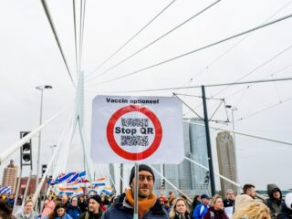 Kwart Nederlanders kwam door corona in conflict met familie of vrienden