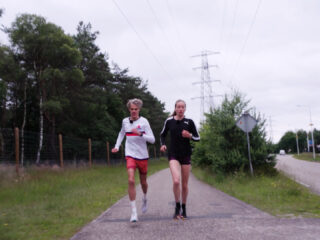 Niels Esmeijer is de haas van langeafstandsloopster Anne Luijten: 'Door hem hoef ik alleen maar aan het rennen te denken'