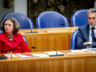 Hoe minister Faber van lintjes een crisis maakte