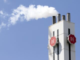 Nieuwe topman Douwe Egberts maakt kans op bonus van 60 miljoen: 'Belachelijk'