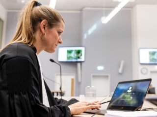 Advocaten boos over verbod op laptop en telefoon in gevangenis: 'Maakt ons werk onmogelijk'