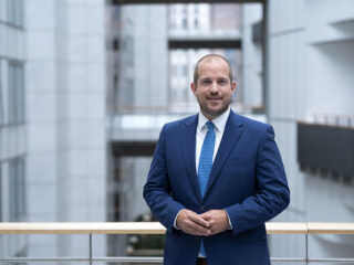 Europarlementariër Jeroen Lenaers wil snel terugkeerhubs: 'Voorwaarde voor slagen migratiepact'