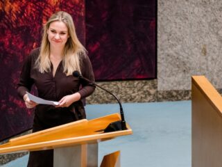 Femke Merel van Kooten over stotteren, pesten en politiek: 'Als je hevig stottert kun je niet zijn wie je wil zijn'