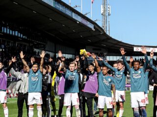 Feyenoord zet grote stap richting titel na winst en puntenverlies Ajax