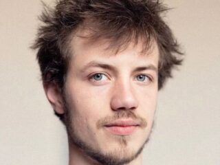 Flip Zonne Zuijderland maakte met zijn moeder een theaterstuk over zijn transitie