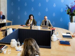 Stand.nl: Wat betekent het akkoord voor u: Hoop, lef en trots? Of wanhoop, angst en gêne?