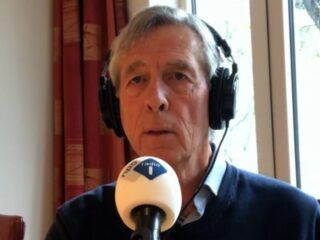 Oud-topambtenaar eens met bezuinigingen binnen ambtenarenapparaat: 'Minder regels maken en meer vertrouwen'