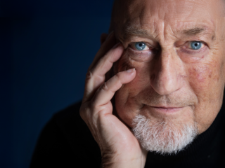 Gerard van Maasakkers keert terug naar de kern met voorstelling ‘Solo’