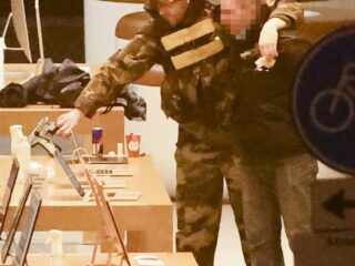 Nieuwe beelden in documentaire geven unieke inkijk op gijzeling in Apple Store