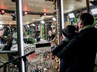 Waarom geven we meer aan goede doelen rond kerst? 'Doen we ook voor ons zelf'