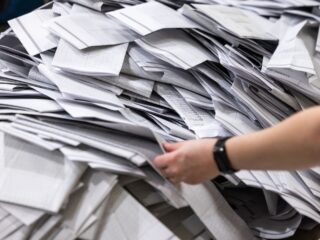 Gemeenteraadsverkiezingen: opkomst stijgt, lokale partijen winnen terrein