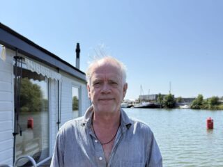 Podcast De Dag: de koffer van Stefan Stasse (radiomaker)