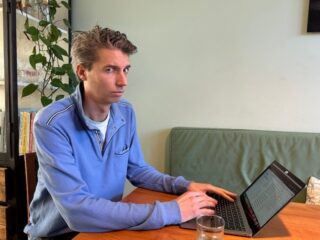 Zijn de satirische koppen van De Speld steeds moeilijker van echt te onderscheiden? 'Nieuws is absurder geworden'