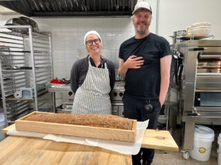 De Twentse krentenwegge; mooie traditie, maar wat als je in Amerika woont?