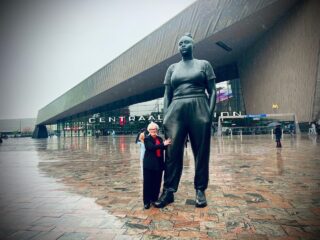 Waarom er volgens dit Rotterdamse raadslid meer beelden van vrouwen moeten komen