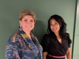 Angela de Jong over de talkshows en, vooruit, ook over Gordon