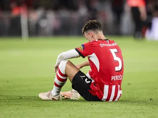PSV verspeelt punten, Feyenoord en Ajax winnen wel: 'Het is kampioen onwaardig'
