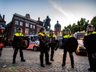 Vijf jaar later blijft standbeeld J.P. Coen in Hoorn staan, maar druk op verplaatsing groeit